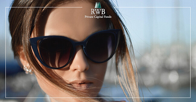 Frau mit Sonnenbrille